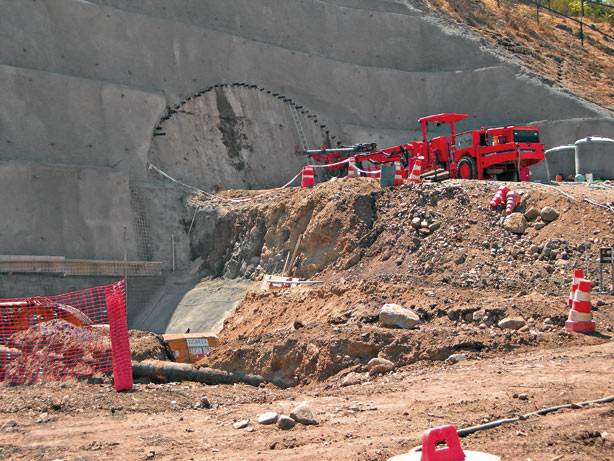 Acortar el tiempo con DSI: Construcción del túnel San Cristóbal en Santiago de Chile Acortar el tiempo con DSI: Construcción del túnel San Cristóbal en Santiago de Chile
