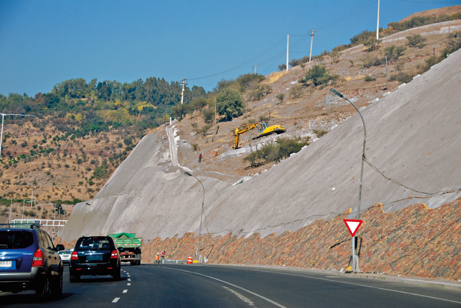 Acortar el tiempo con DSI: Construcción del túnel San Cristóbal en Santiago de Chile Acortar el tiempo con DSI: Construcción del túnel San Cristóbal en Santiago de Chile