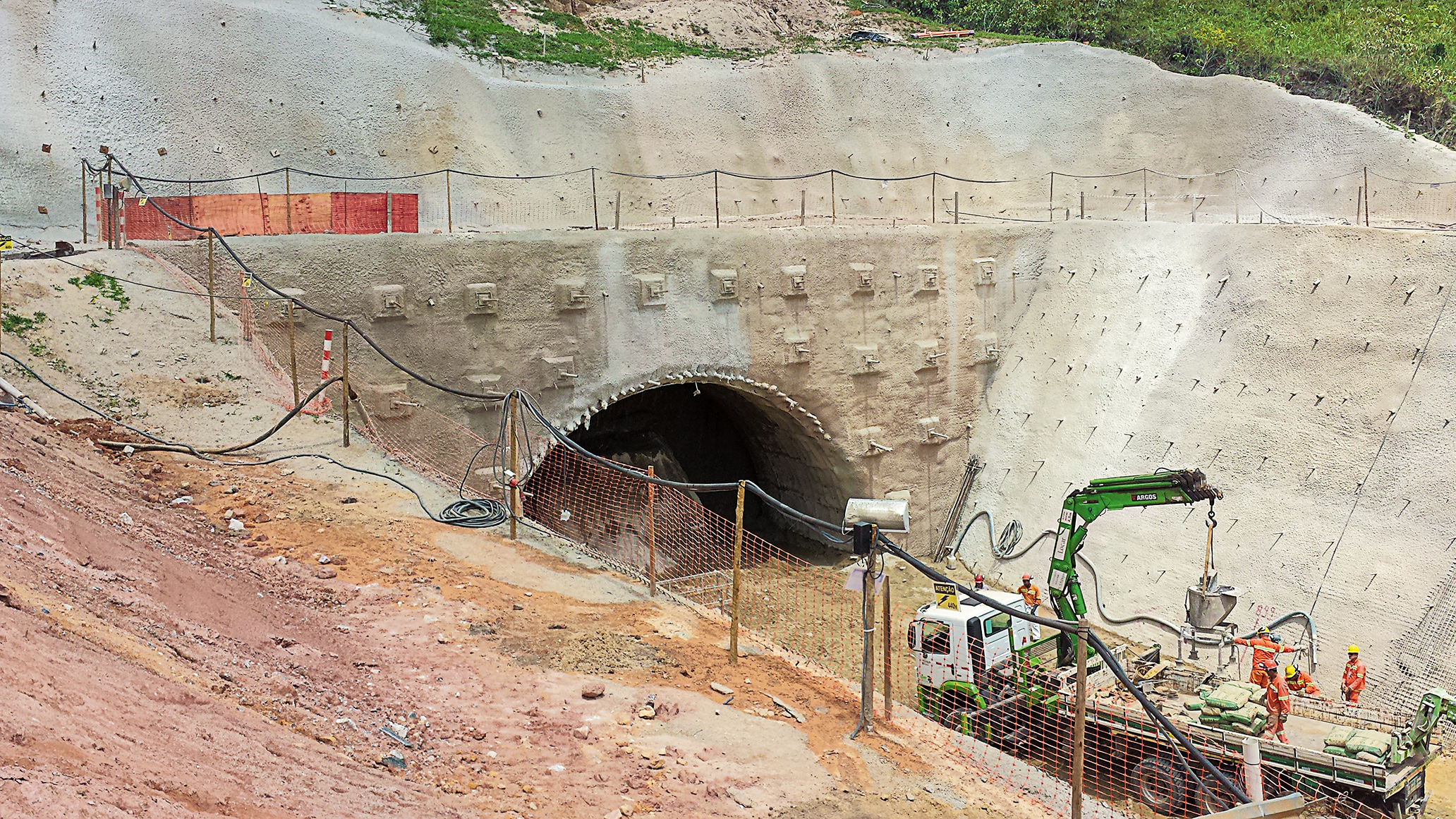 Nuevo túnel en Brasil: Más seguridad con pernos de roca DSI Nuevo túnel en Brasil: Más seguridad con pernos de roca DSI
