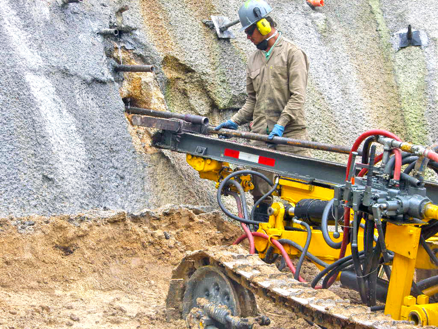 Soluciones completas para roca altamente desagregada: Sistema de barras autoperforantes DSI para la Hidroeléctrica Alejandría Soluciones completas para roca altamente desagregada: Sistema de barras autoperforantes DSI para la Hidroeléctrica Alejandría