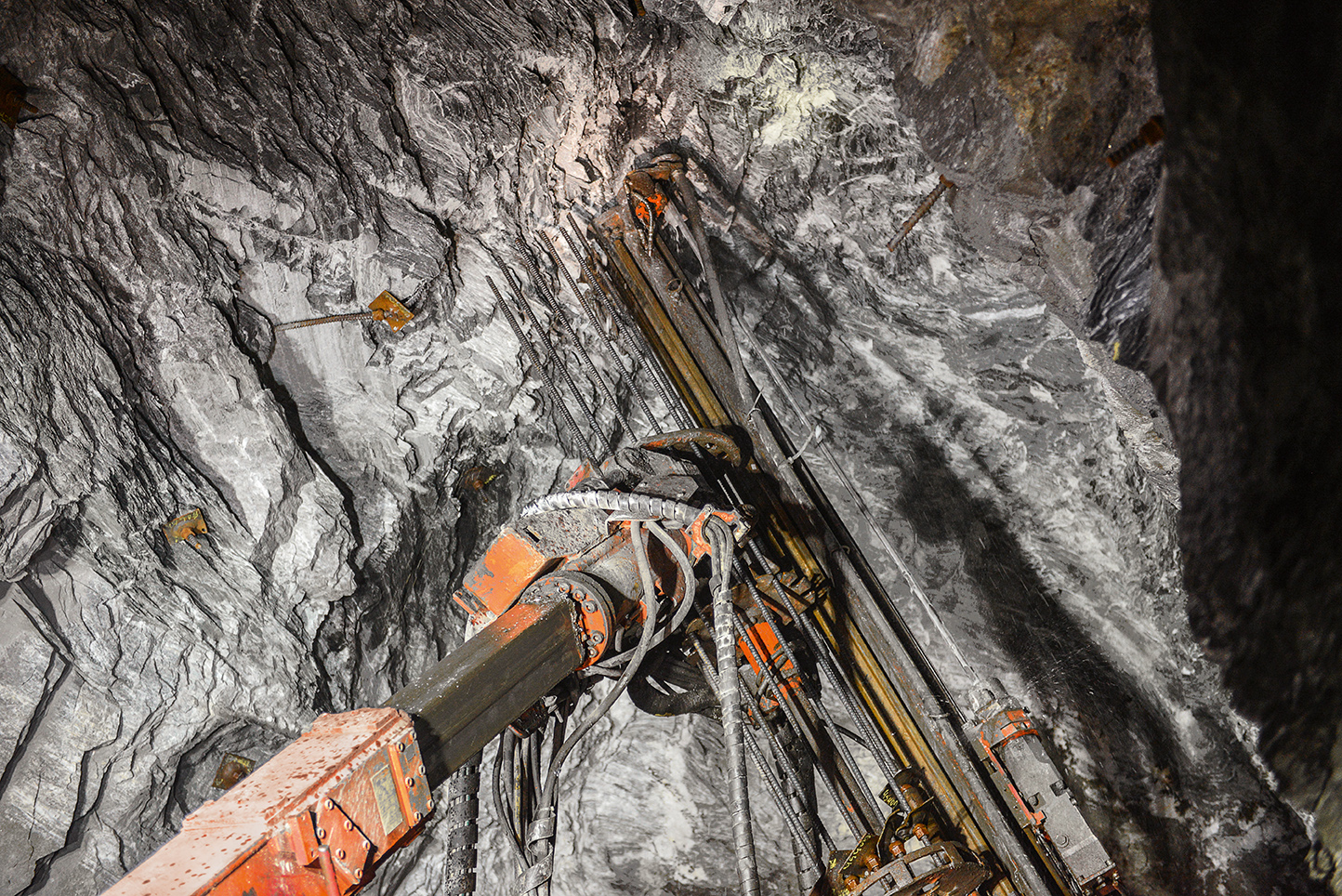 La mina de Cuiabá: Minería de oro muy profunda con productos para el sostenimiento de roca de DSI Underground La mina de Cuiabá: Minería de oro muy profunda con productos para el sostenimiento de roca de DSI Underground